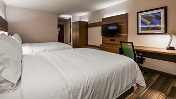 Holiday Inn Express & Suites Detroit - Farmington Hills by IHG
