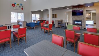 Holiday Inn Express & Suites Detroit - Farmington Hills by IHG