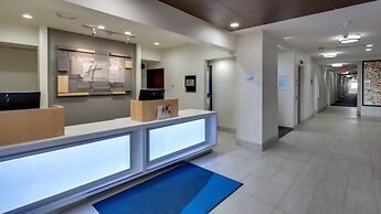 Holiday Inn Express & Suites Detroit - Farmington Hills by IHG