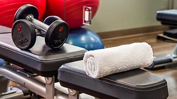 Holiday Inn Express & Suites Detroit - Farmington Hills by IHG