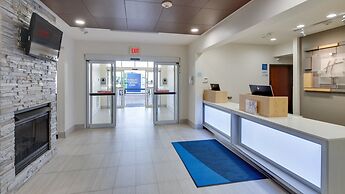 Holiday Inn Express & Suites Detroit - Farmington Hills by IHG