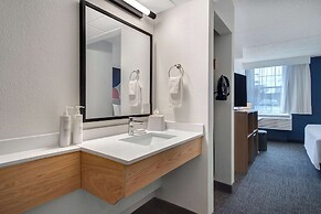 Spark by Hilton Rochester University Area