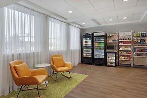 Spark by Hilton Rochester University Area