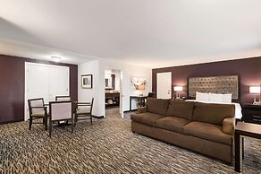 Clarion Inn & Suites Across From Universal Orlando Resort