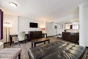 Clarion Inn & Suites Across From Universal Orlando Resort