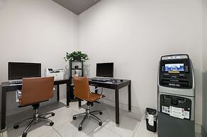 Clarion Inn & Suites Across From Universal Orlando Resort