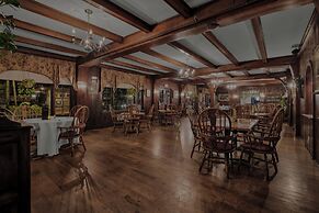 Lamie's Inn and The Old Salt Restaurant