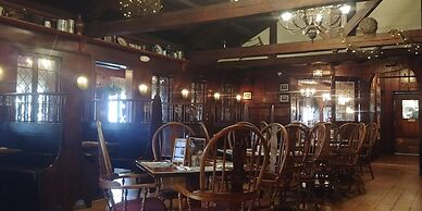 Lamie's Inn and The Old Salt Restaurant