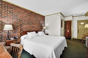 Lamie's Inn and The Old Salt Restaurant