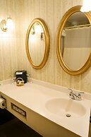 Lamie's Inn and The Old Salt Restaurant