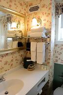 Lamie's Inn and The Old Salt Restaurant