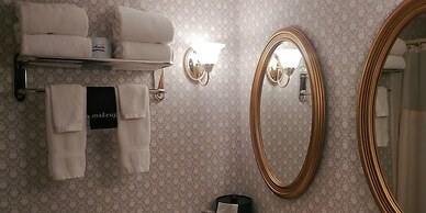 Lamie's Inn and The Old Salt Restaurant