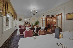 Lamie's Inn and The Old Salt Restaurant
