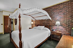 Lamie's Inn and The Old Salt Restaurant