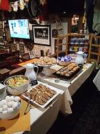 Lamie's Inn and The Old Salt Restaurant