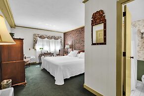 Lamie's Inn and The Old Salt Restaurant