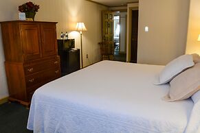 Lamie's Inn and The Old Salt Restaurant