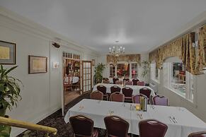 Lamie's Inn and The Old Salt Restaurant