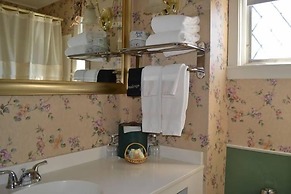 Lamie's Inn and The Old Salt Restaurant