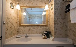 Lamie's Inn and The Old Salt Restaurant