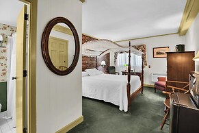 Lamie's Inn and The Old Salt Restaurant
