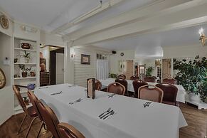 Lamie's Inn and The Old Salt Restaurant