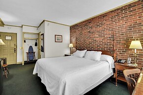 Lamie's Inn and The Old Salt Restaurant