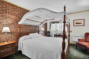 Lamie's Inn and The Old Salt Restaurant
