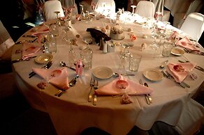 Lamie's Inn and The Old Salt Restaurant