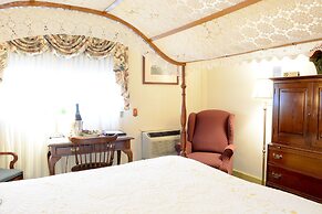 Lamie's Inn and The Old Salt Restaurant