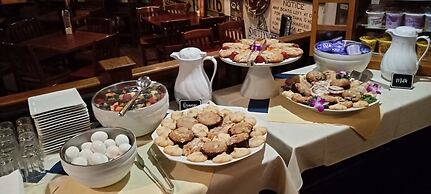 Lamie's Inn and The Old Salt Restaurant