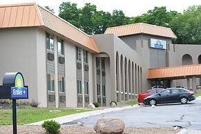Days Inn by Wyndham West Des Moines