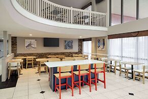 AmericInn by Wyndham Grand Rapids Airport North