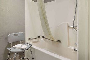 AmericInn by Wyndham Grand Rapids Airport North