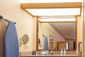 The Redwood Riverwalk, A Boutique Hotel