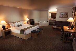 The Redwood Riverwalk, A Boutique Hotel