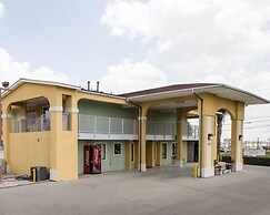 Econo Lodge Inn & Suites Downtown Northeast near Fort Sam Houston