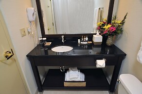 Best Western Premier Denham Inn & Suites