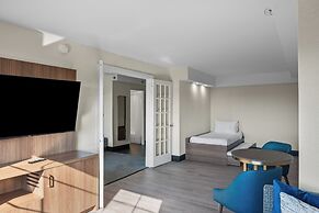 Holiday Inn Niagara Falls State Park Entry by IHG