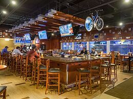 Holiday Inn Niagara Falls State Park Entry by IHG