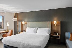 Holiday Inn Niagara Falls State Park Entry by IHG