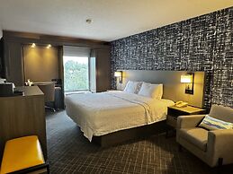 Pittsburgh Airport Inn and Suites