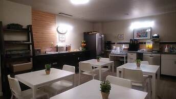 Travelodge by Wyndham Edmonton East