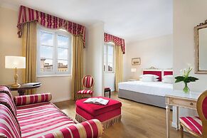 Sina Villa Medici, Autograph Collection