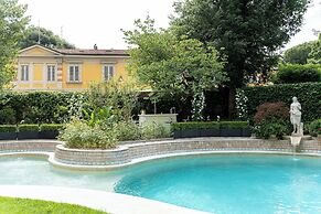 Sina Villa Medici, Autograph Collection