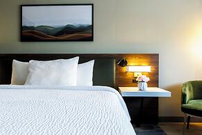 Monarch Hotel & Conference Center