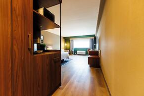 Monarch Hotel & Conference Center