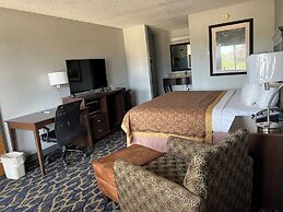 Greenlight Inn & Suites