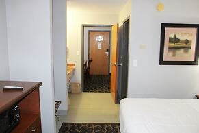 Greenlight Inn & Suites