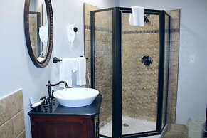 Greenlight Inn & Suites